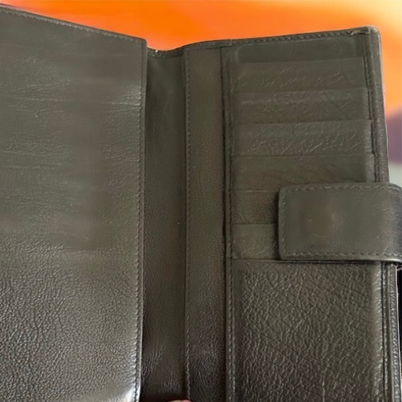Yves Saint Laurent Trifold Wallet - excellent Preloved condition - soft leather - Picture 4 of 6